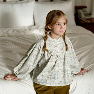 Rabbit Flower Blouse 레빗 플라워 블라우스