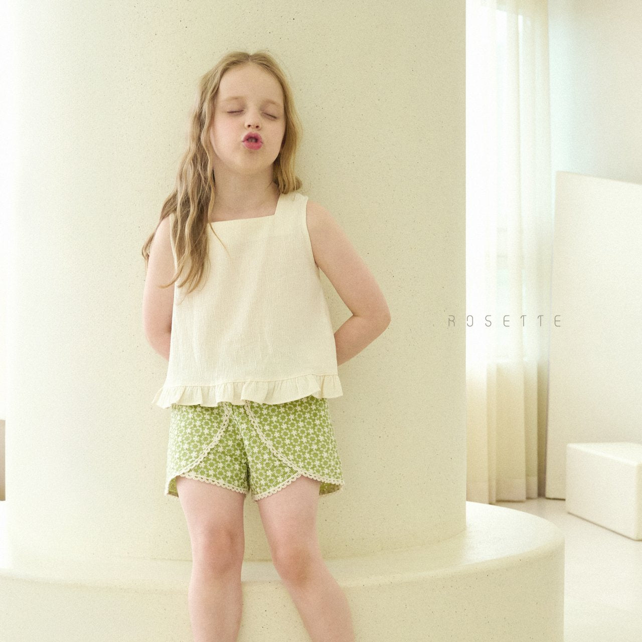 Polly Linen Sleevless Ribbon Blouse 폴리 백리본 나시탑